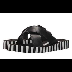 NIB Rocket Dog Sandals